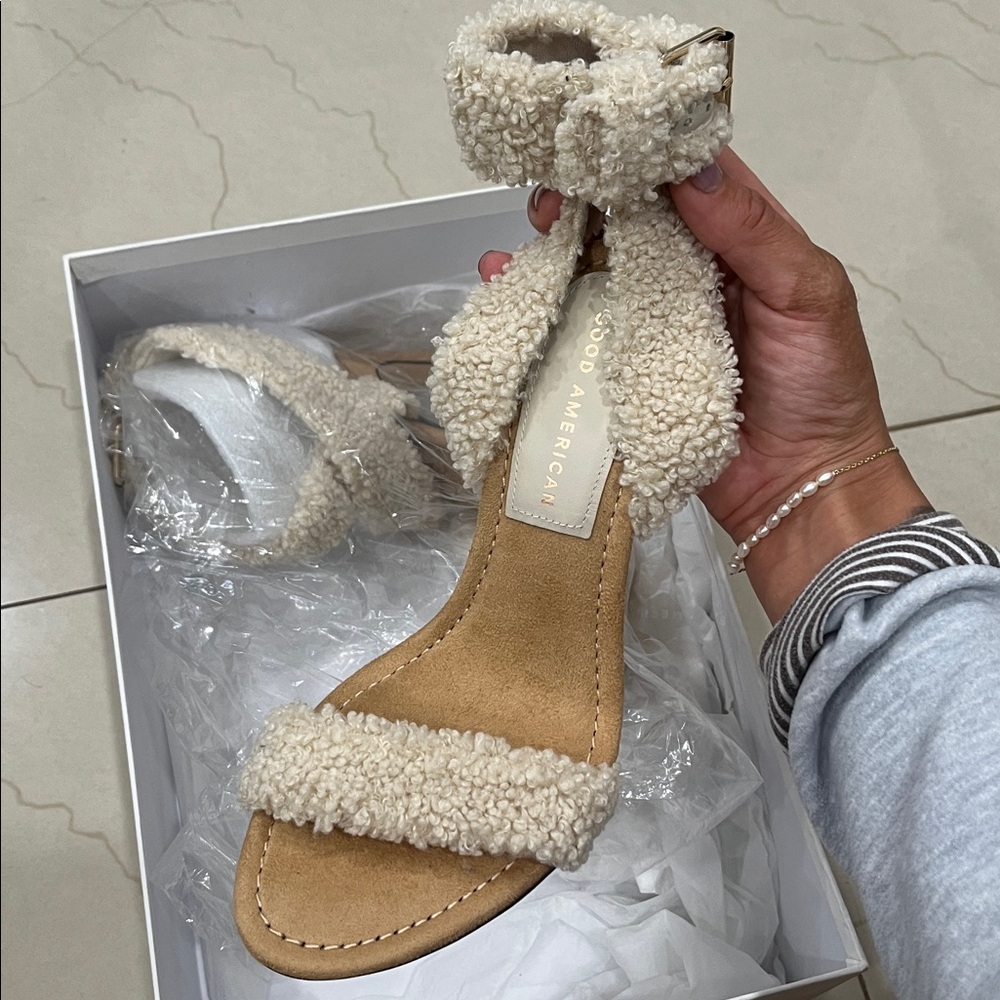 GOOD AMERICAN • Women’s Cream Faux Shearling Ankle Strap Heels Size 7 NIB - Picture 6 of 7